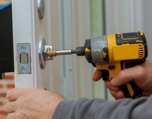 Bejárati ajtó beépítés: így csináld! bejárati ajtó beépítés