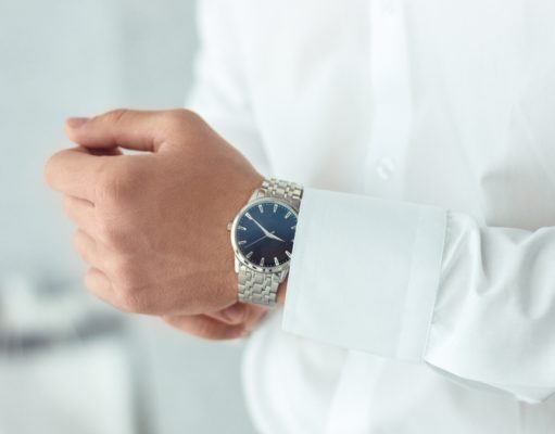 A férfi fülbevaló és karóra viselés szabályai karóra viselés