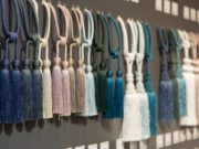 Kreatív függönyelkötő ötletek a nappalik dekorálásához függönyelkötő