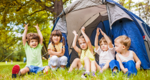 Milyen programokat lehet szervezni egy gyerektáborban? gyerekek_gyerektaborban_intermuzika