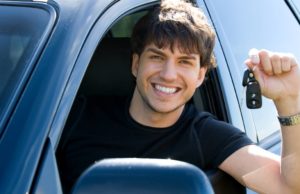 Kezdő sofőr, első autó és a biztonság fiatal sofőr
