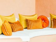 Színek hatása a belső térre – Hogyan válasszunk olyan színpalettát, amely az otthon különböző részeiben inspiráló, pihentető vagy energizáló hatású? színes kanapé