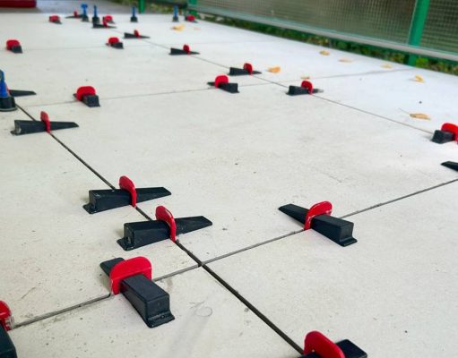 Járólap lerakása lapszintező rendszer segítségével