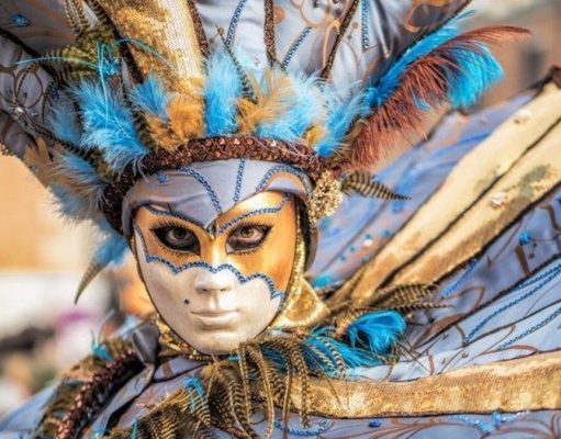 Maszkot fel! Utazás a világ legszínesebb karneváljaira! maszkos