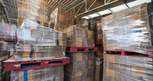 Okos csomagolási döntések alapja: így válassz kézi vagy gépi nyújtható fóliát