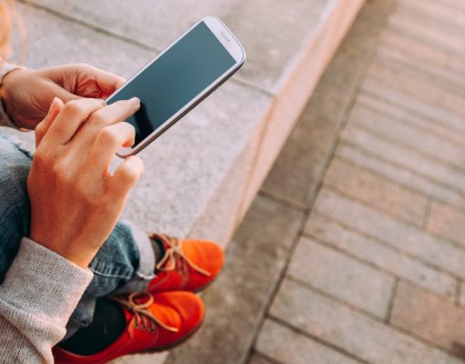 Hogyan védd meg a telefonod kijelzőjét a mindennapi használat során? Láthatatlan biztonság nagy értékű eszközöknek